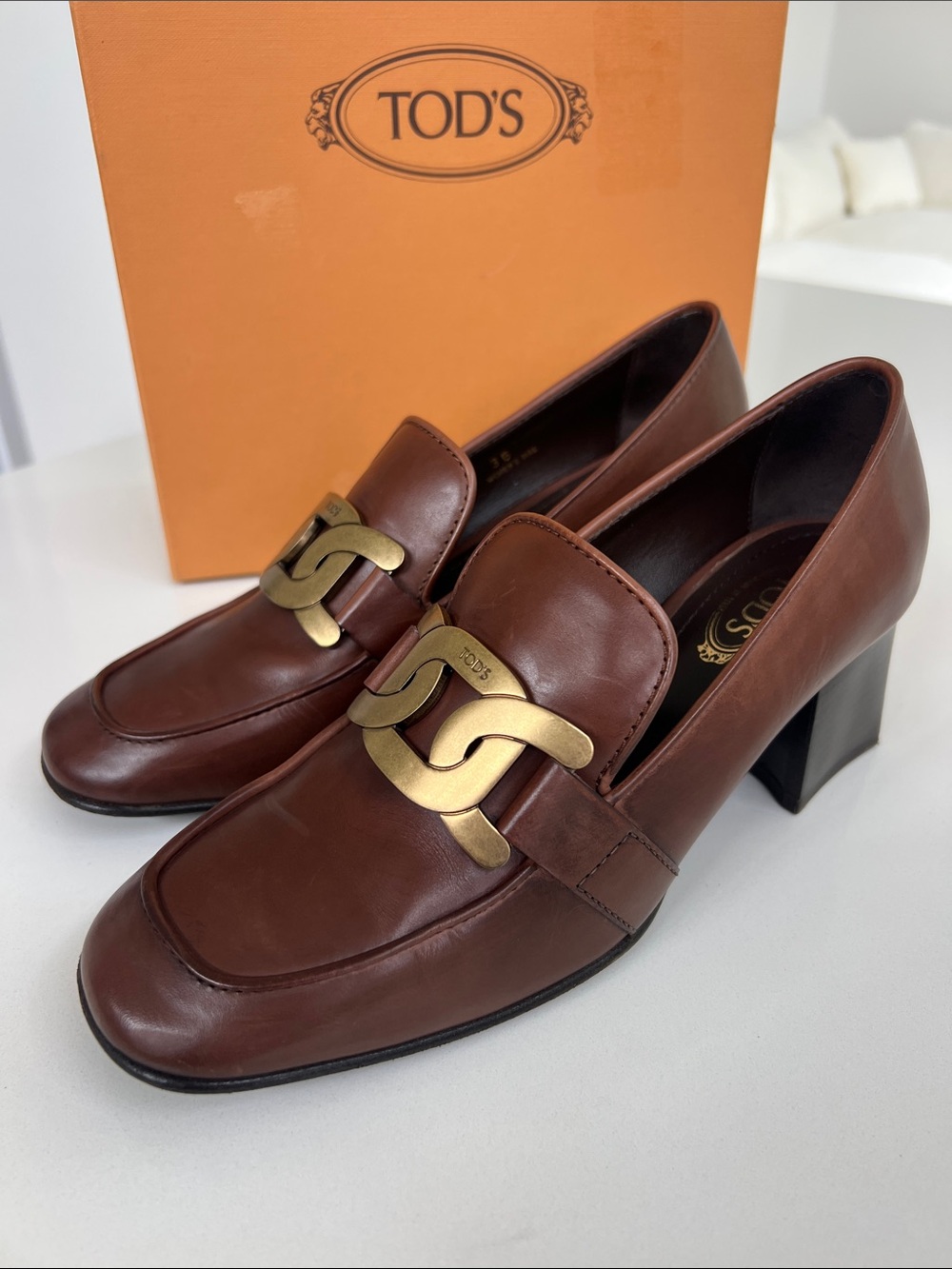 Tod’s gomma carro catena medium brown leather heeled loafers gold tone hardware